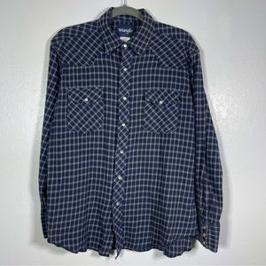Wrangler, Flannel Plaid Snap Shirt. Size Large. In excellent condition!